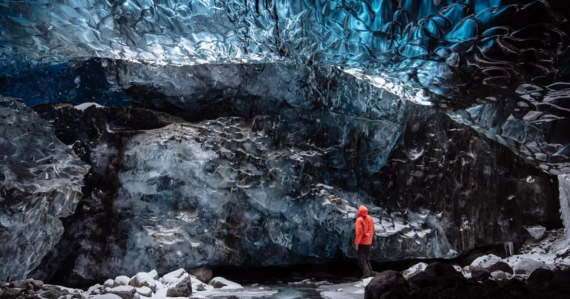 Descendre sous terre : tunnels de lave et glaciers
