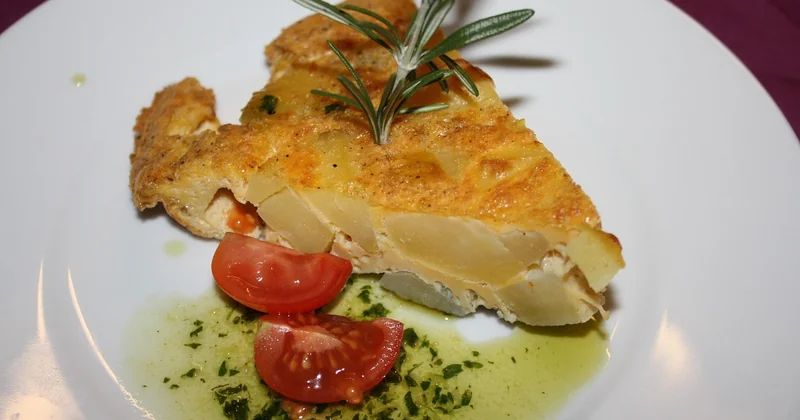 Où déguster des tapas authentiques à Séville : quartier par quartier